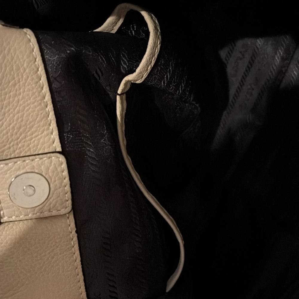Prada Cream Hobo Bag with Luxurious Leather Finish - Picture 6 of 6